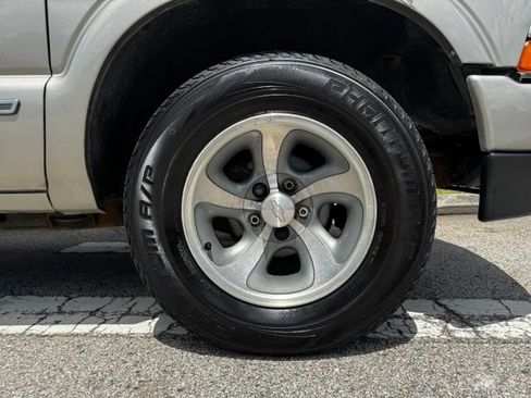 Used 2003 Chevrolet S10 Pickup LS RWD image 11