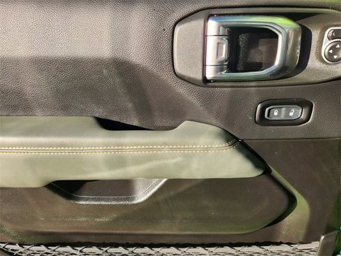 Used 2025 Jeep Gladiator Mojave w/ Convenience Group image 24