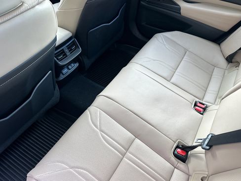 Used 2020 Lexus ES 300h w/ Luxury Package image 12