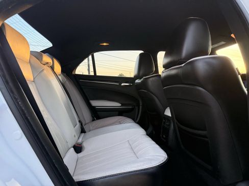 Used 2018 Chrysler 300 S RWD image 29