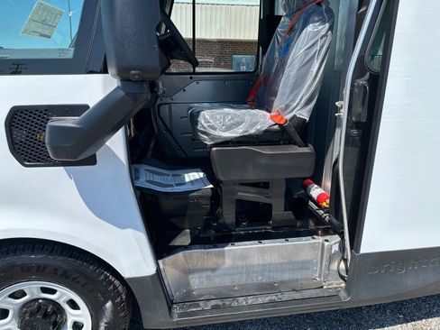 Used 2024 Chevrolet Brightdrop 400 w/ Commercial Equipment Package AWD/4WD image 16