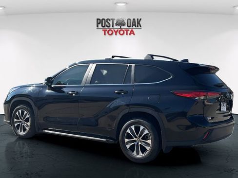 Used 2023 Toyota Highlander XLE image 5