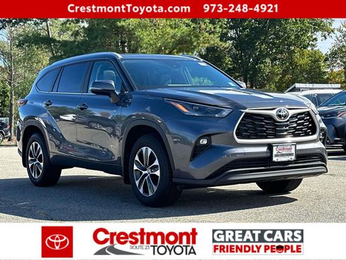 Certified 2025 Toyota Highlander XLE image 2