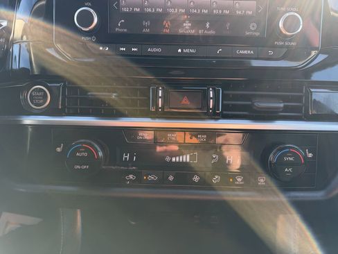 Used 2022 Nissan Pathfinder SV image 32