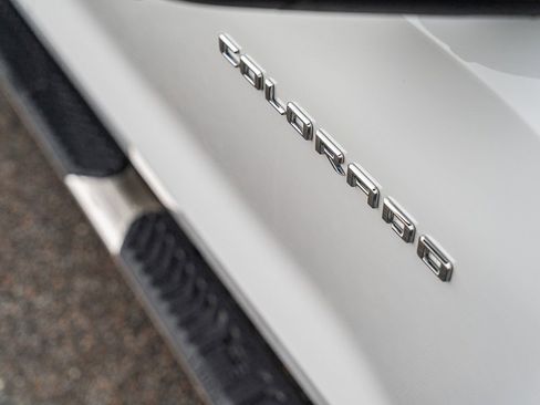 Used 2024 Chevrolet Colorado Trail Boss w/ Technology Package image 12