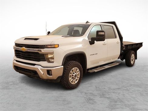 Used 2024 Chevrolet Silverado 2500 LT w/ Convenience Package image 5