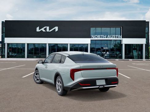 New 2025 Kia K4 LXS image 4
