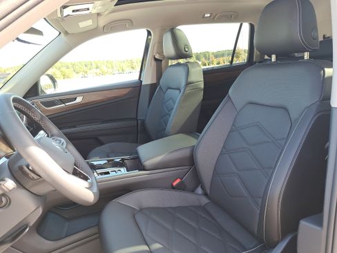 New 2026 Volkswagen Atlas SE FWD image 16