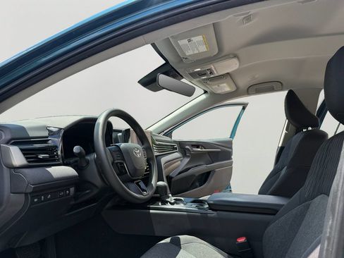 Used 2025 Toyota Camry LE w/ Convenience Package FWD image 9