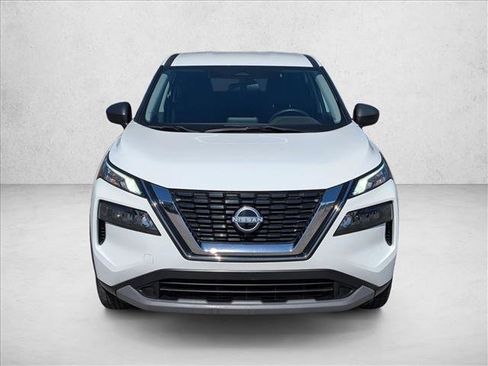 Used 2023 Nissan Rogue S image 2