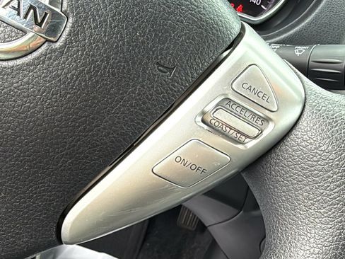 Used 2015 Nissan Versa FWD image 11