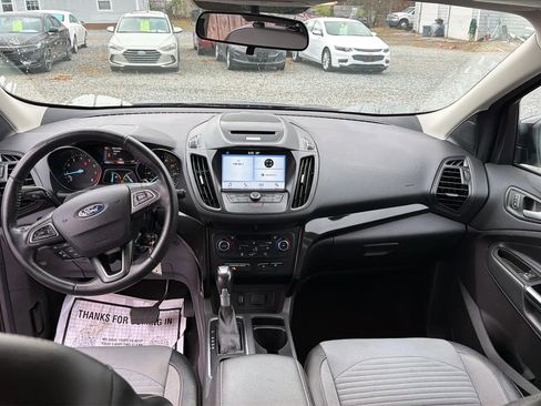 Used 2017 Ford Escape SE w/ Equipment Group 201A image 29