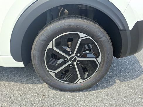 New 2026 Kia Niro EX FWD image 5