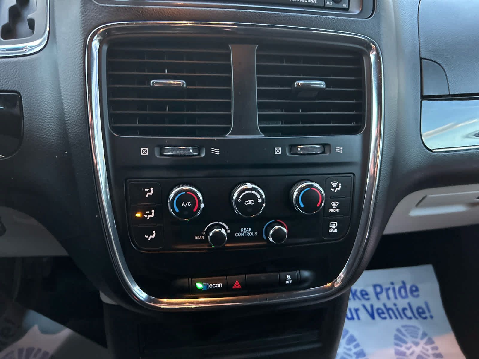 Used 2018 Dodge Grand Caravan SXT FWD image 18