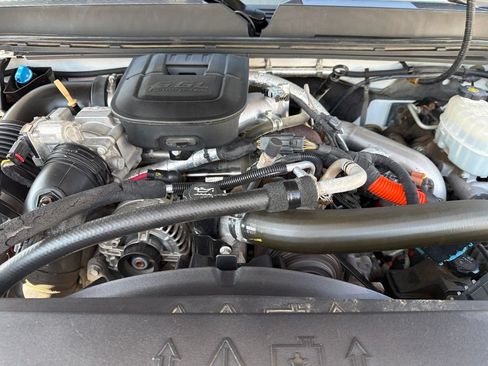 Used 2011 GMC Sierra 2500 Denali w/ Suspension Package, Off-Road AWD/4WD image 8