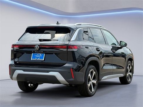 New 2025 Volkswagen Tiguan SE image 5