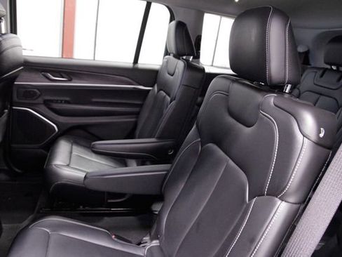 Used 2022 Jeep Grand Cherokee L Limited image 17