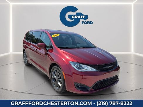 Used 2019 Chrysler Pacifica Touring Plus w/ S Appearance Package FWD image 11
