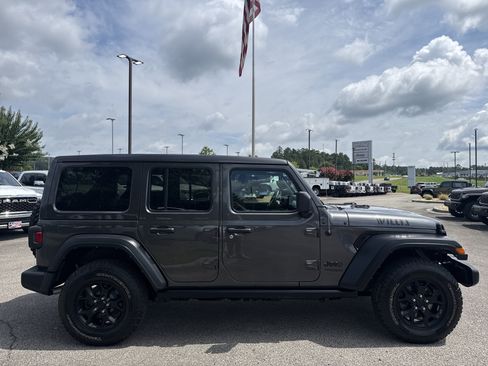 Used 2022 Jeep Wrangler Unlimited Sport AWD/4WD image 8