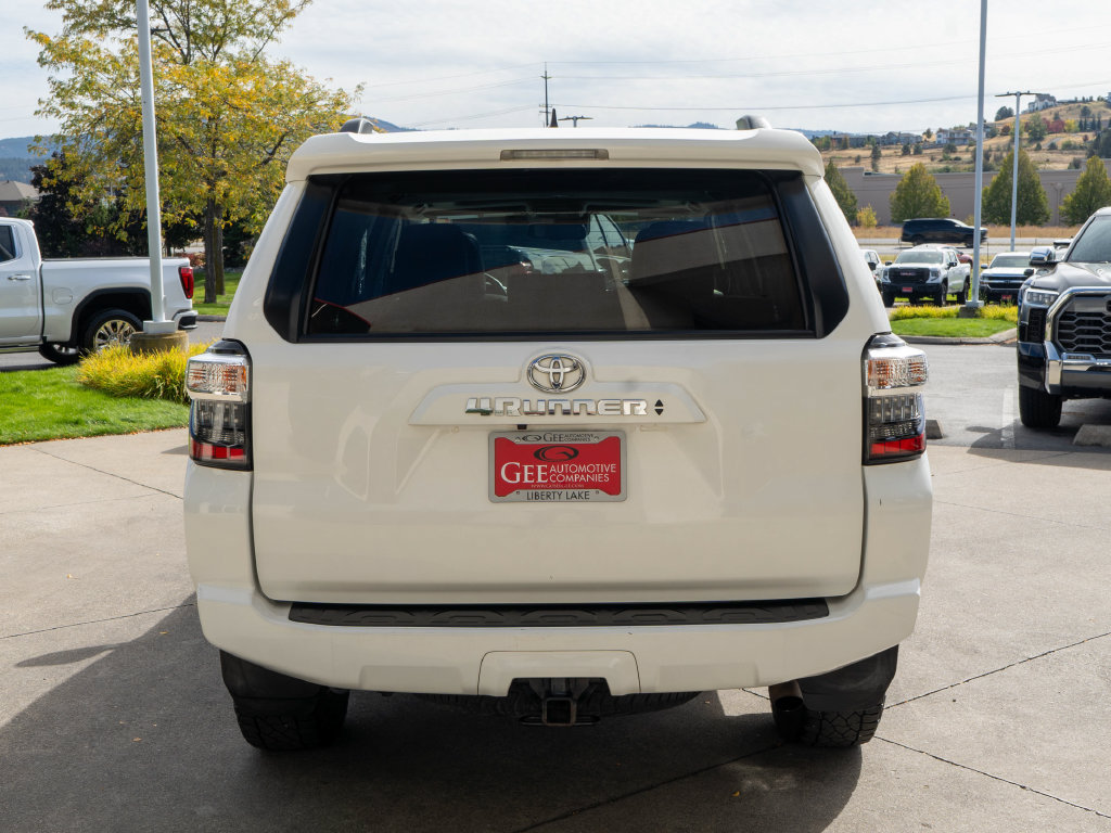 Used 2020 Toyota 4Runner SR5 Premium w/ Moonroof Package AWD/4WD image 6