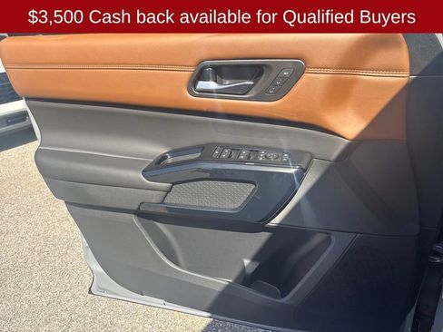 New 2026 Nissan Pathfinder Platinum image 10