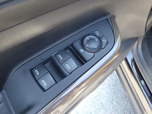 Used 2023 GMC Acadia SLE w/ Driver Convenience Package FWD image 18