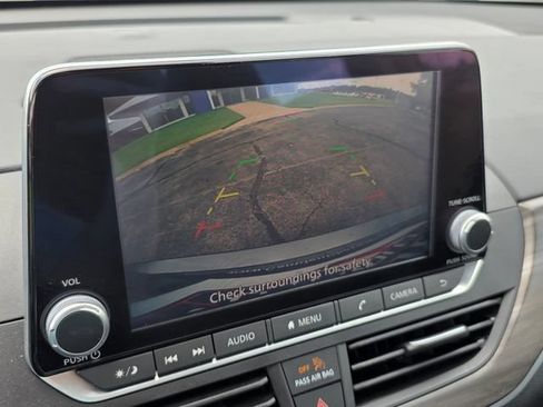 Used 2025 Nissan Altima 2.5 SV FWD image 23