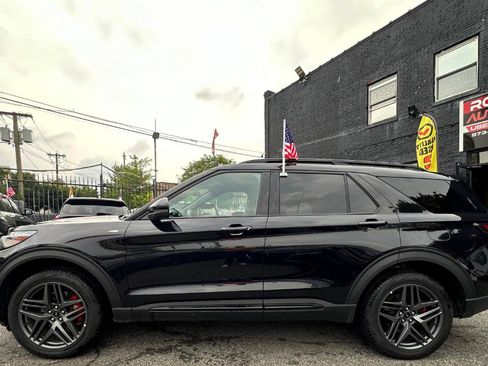 Used 2025 Ford Explorer ST-Line w/ ST-Line Street Pack AWD/4WD image 4
