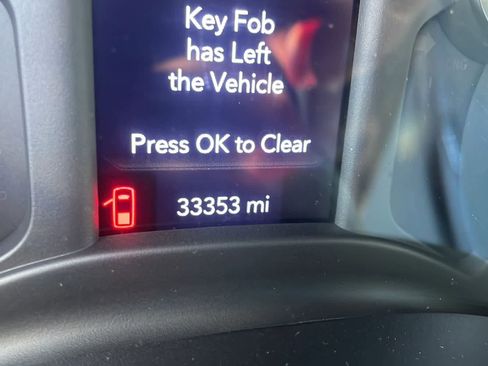 Used 2022 RAM 1500 Big Horn AWD/4WD image 3