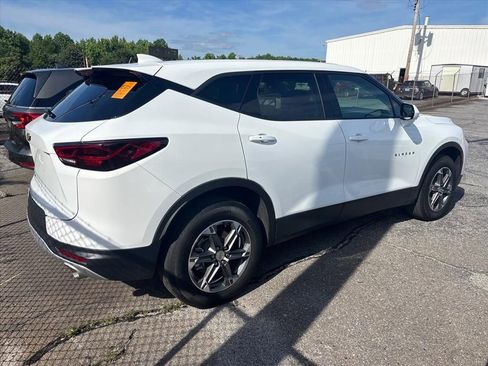 Used 2025 Chevrolet Blazer LT AWD/4WD image 11