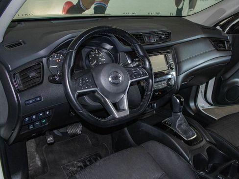 Used 2020 Nissan Rogue SV image 5