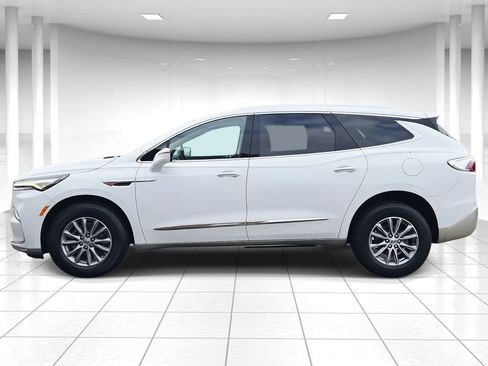 Used 2023 Buick Enclave Essence image 6