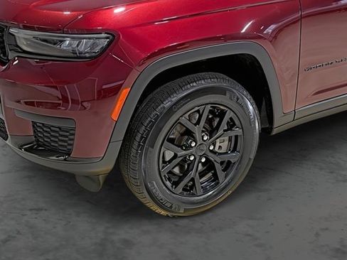 Used 2024 Jeep Grand Cherokee L Altitude AWD/4WD image 9