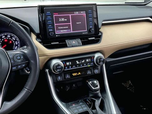 Used 2020 Toyota RAV4 XLE Premium image 9