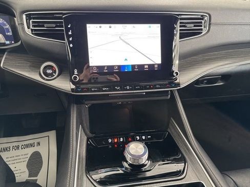 Used 2024 Jeep Wagoneer L Series II image 21