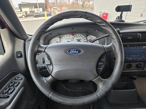 Used 2001 Ford Explorer Sport Trac 4x4 image 16