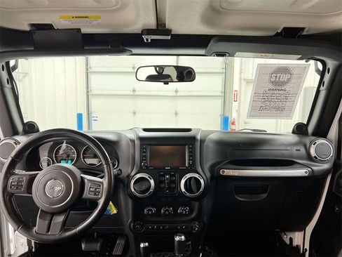 Used 2012 Jeep Wrangler Unlimited Rubicon w/ Connectivity Group image 10
