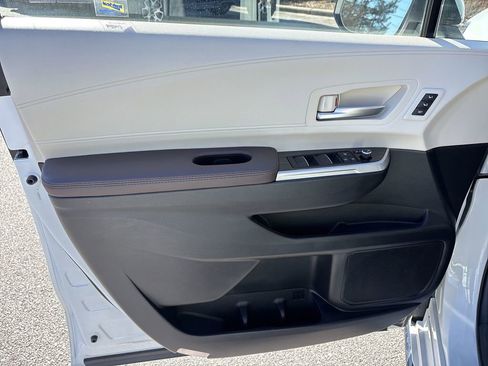 Used 2024 Toyota Sienna Platinum image 25