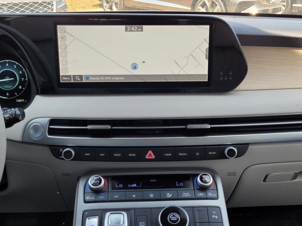 Used 2024 Hyundai Palisade Limited FWD image 18