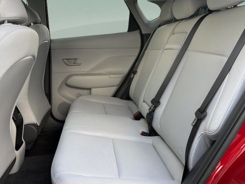 Used 2025 Hyundai Kona SEL AWD/4WD image 15
