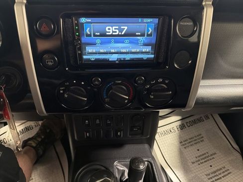 Used 2010 Toyota FJ Cruiser 4WD image 30