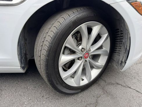 Used 2018 Jaguar XF Premium image 36