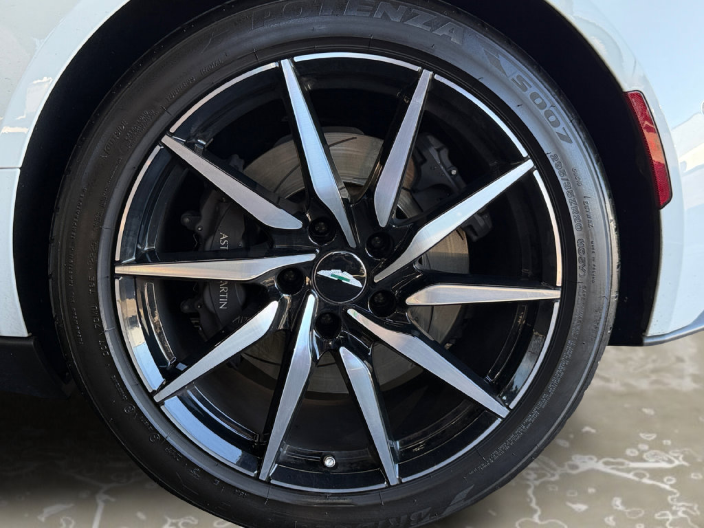 Used 2019 Aston Martin DB11 Coupe RWD image 30