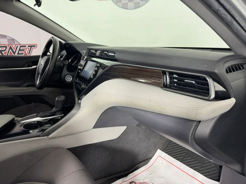 Used 2019 Toyota Camry LE FWD image 12