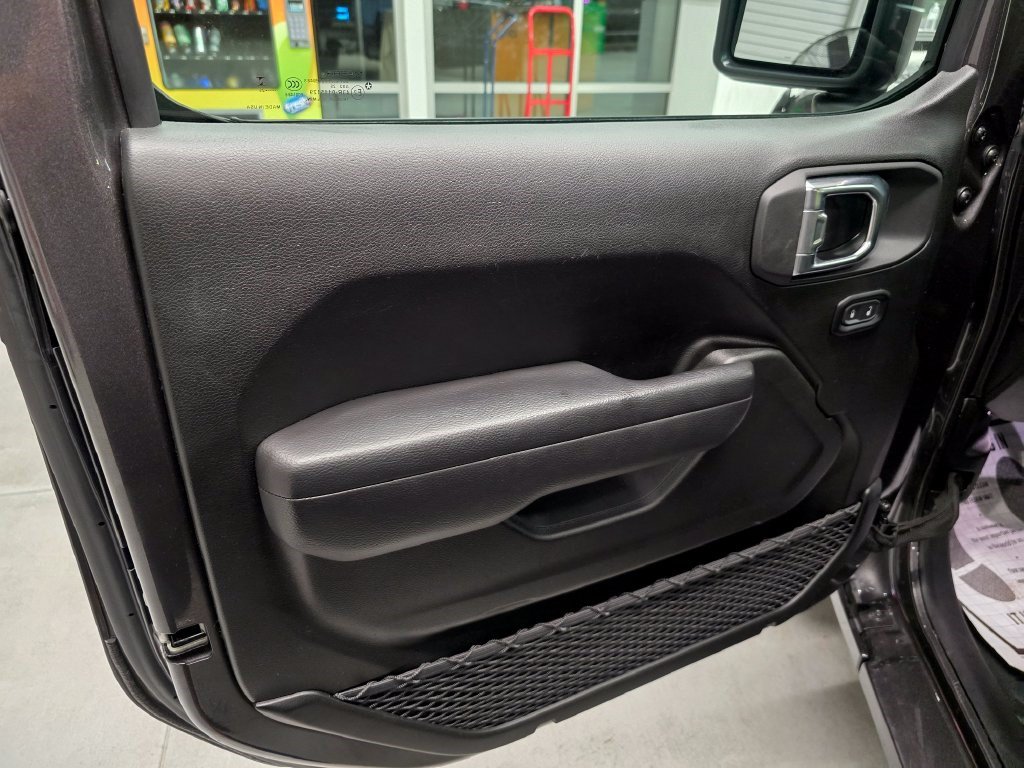Used 2025 Jeep Wrangler Unlimited Sport AWD/4WD image 12