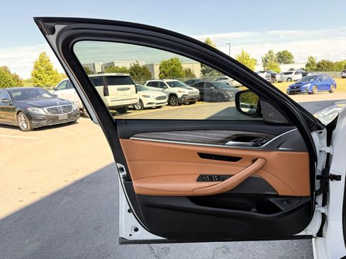 Used 2022 BMW 530i w/ M Sport Package RWD image 18
