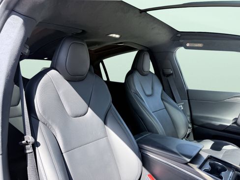 Used 2023 Tesla Model X image 48