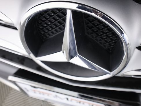 Used 2018 Mercedes-Benz E 300 4MATIC image 59