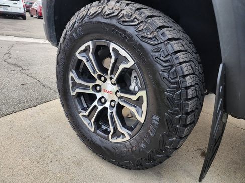 Used 2024 GMC Canyon AT4 w/ AT4 Premium Package image 11