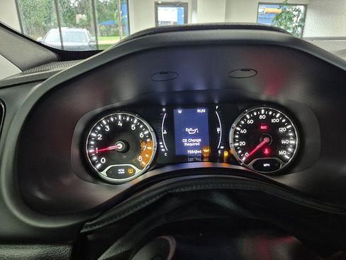 Used 2018 Jeep Renegade Altitude AWD/4WD image 11